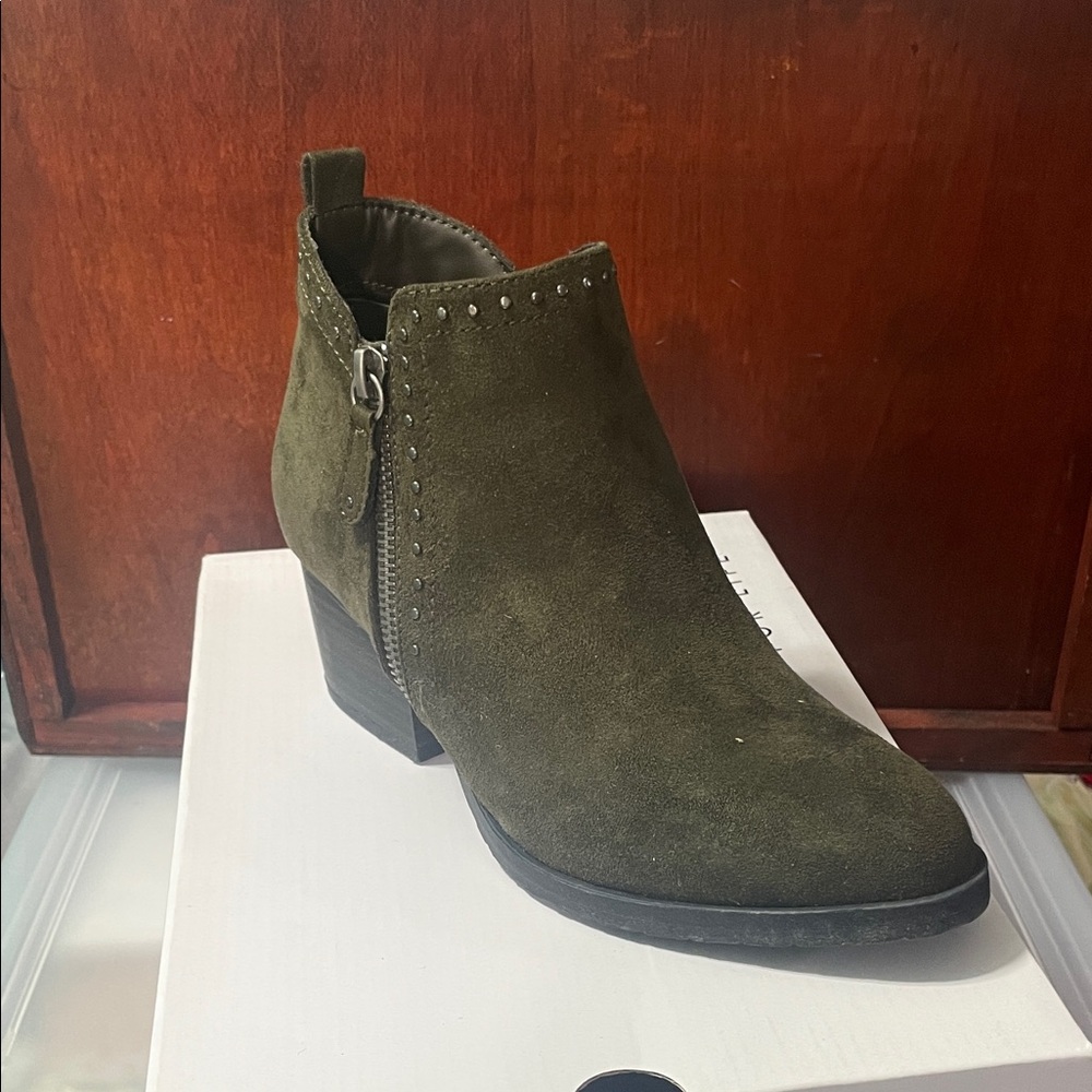 Sonoma Women Olive Suede Ankle Booties